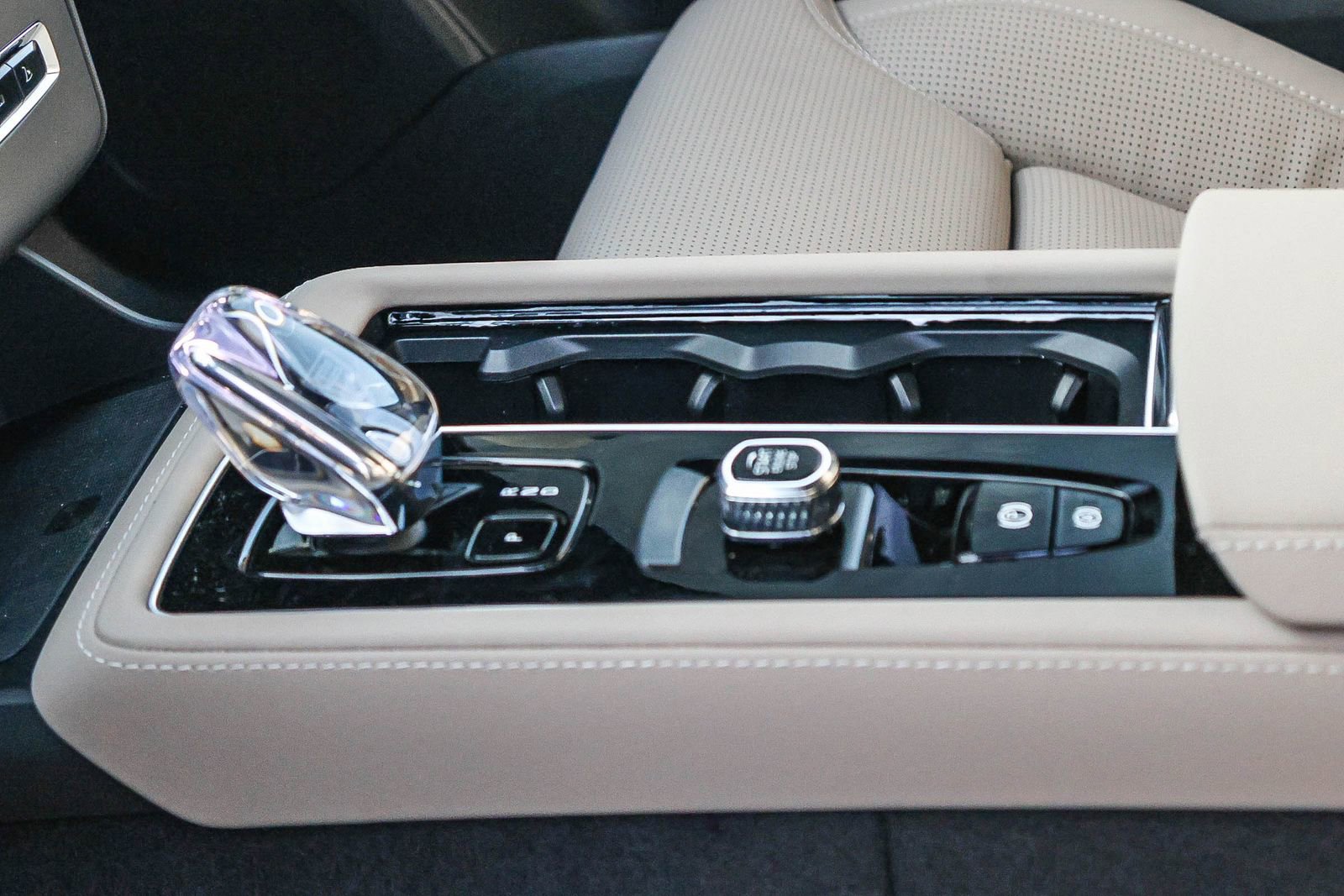 New 2026 Volvo XC90 T8 Ultra w/ Lounge Package image 28