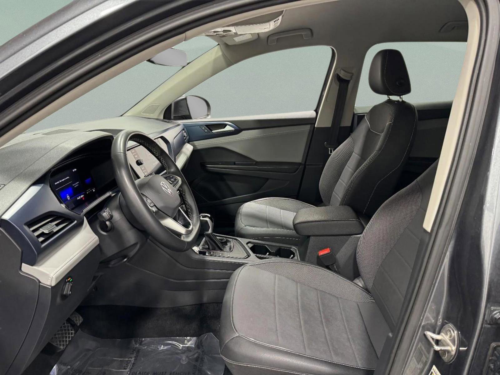 Used 2024 Volkswagen Taos SE image 26