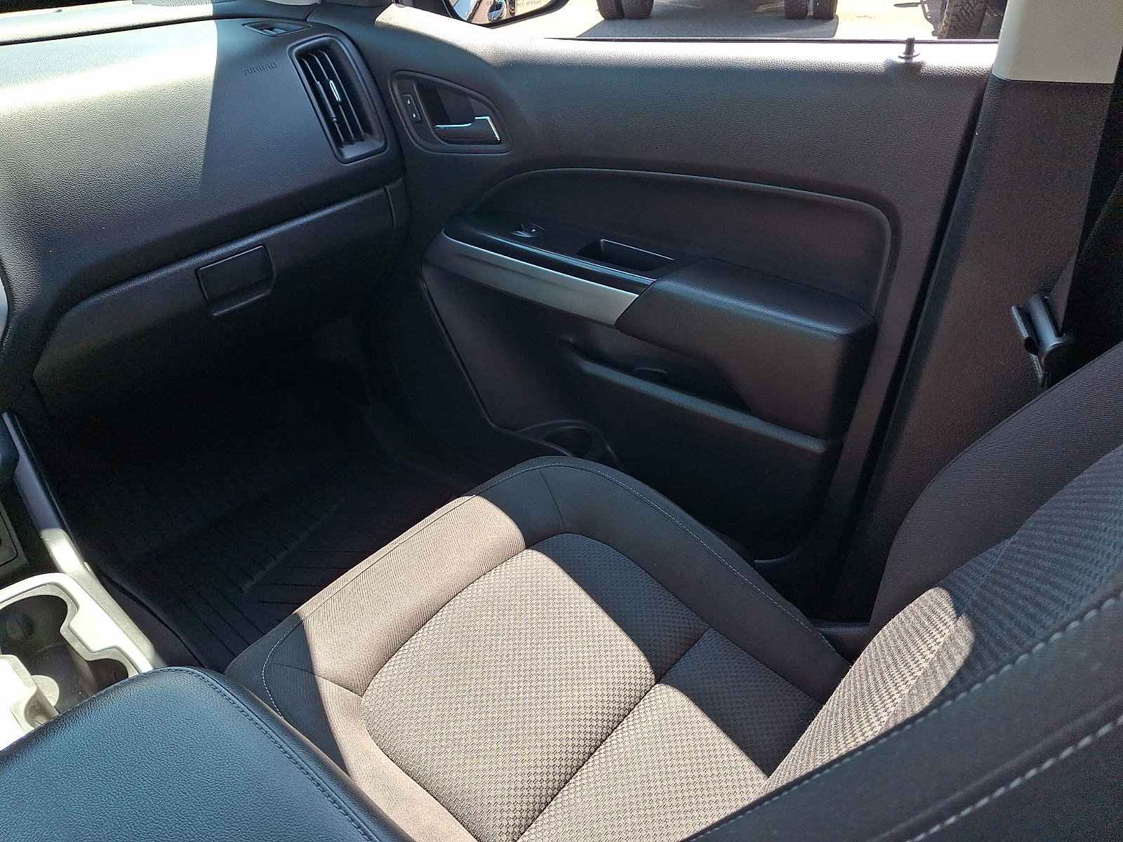 Used 2019 Chevrolet Colorado LT w/ Redline Special Edition AWD/4WD image 15