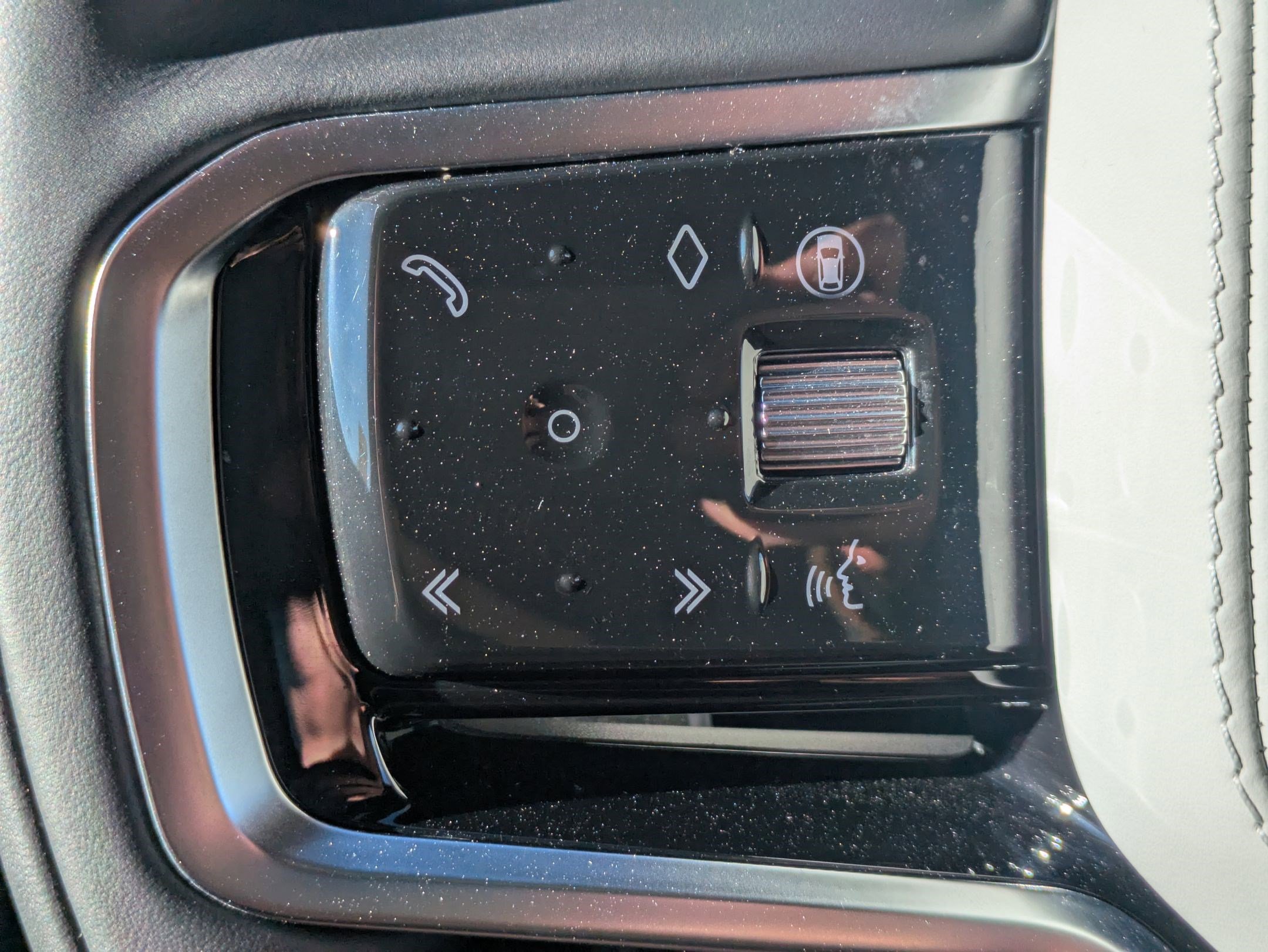 Used 2025 Land Rover Range Rover Sport SE image 16