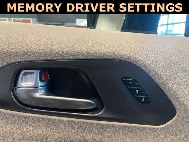 Certified 2024 Chrysler Pacifica Touring-L image 13