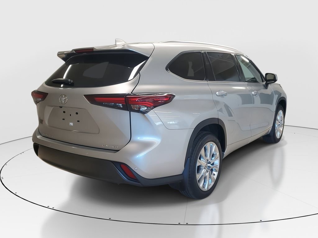Used 2024 Toyota Highlander Limited image 7