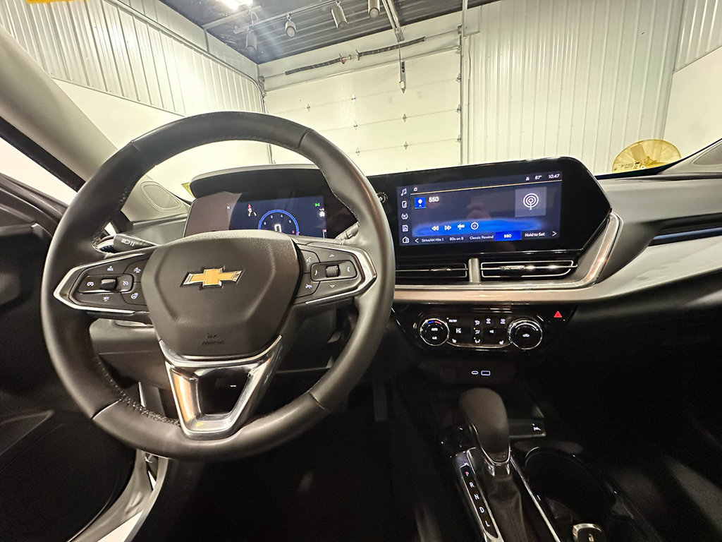 Used 2024 Chevrolet Trax LT w/ Sunroof Package FWD image 35