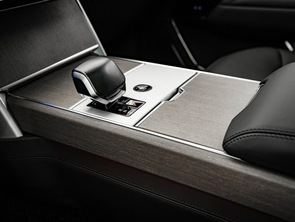 New 2026 Land Rover Range Rover SV image 37