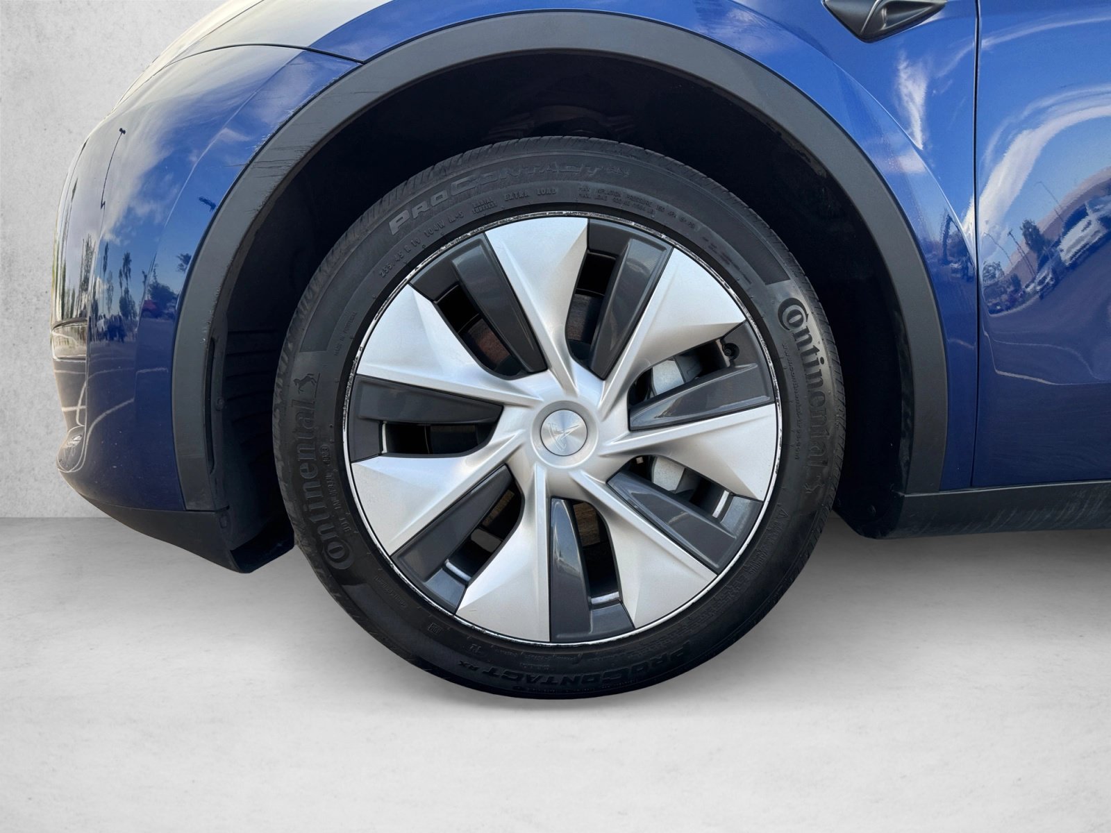 Used 2023 Tesla Model Y 2WD image 9