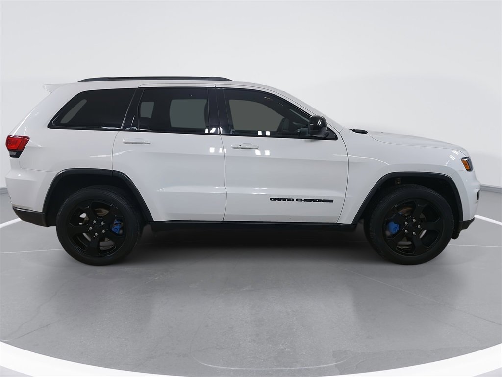 Used 2019 Jeep Grand Cherokee Laredo image 2