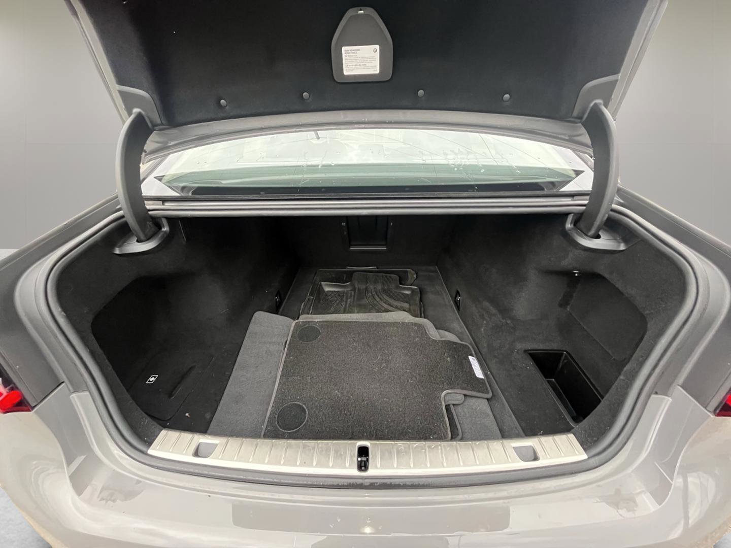 Used 2022 BMW 750i xDrive w/ Executive Package image 36