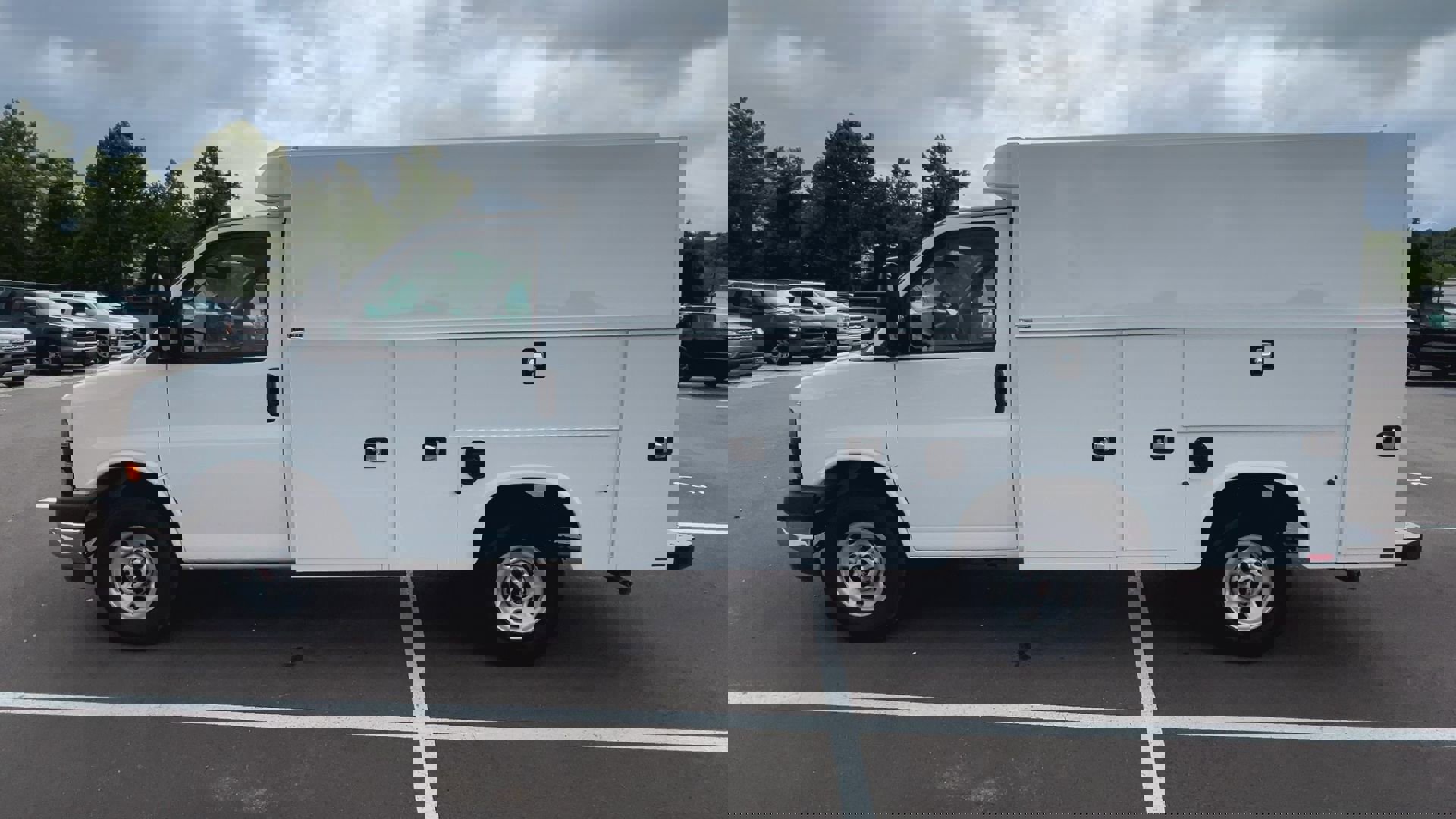 New 2025 GMC Savana 3500 w/ Power Convenience Package image 37