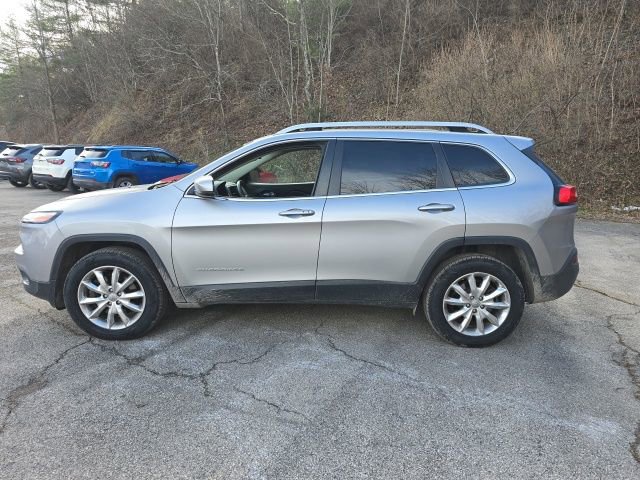 Used 2017 Jeep Cherokee Limited image 2