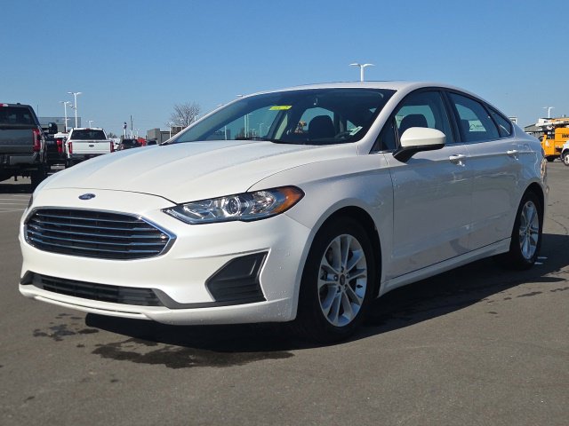 Used 2020 Ford Fusion SE FWD image 2