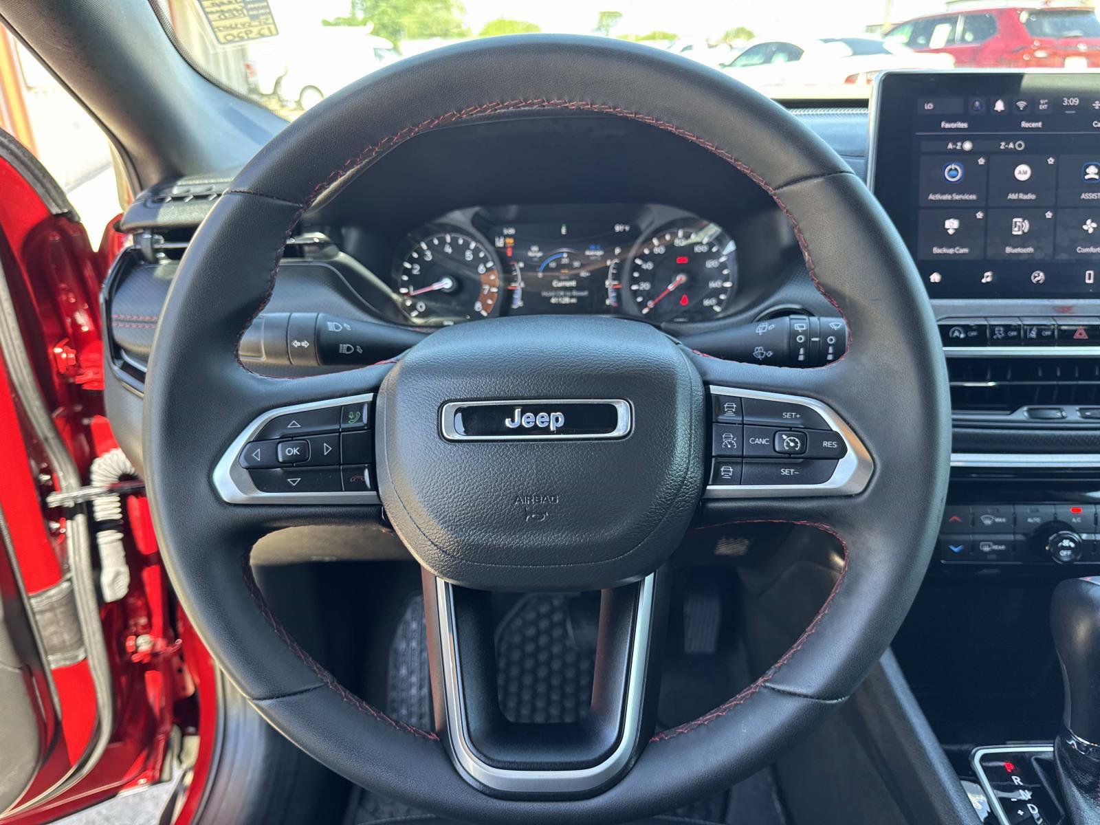 Used 2025 Jeep Compass Trailhawk AWD/4WD image 21