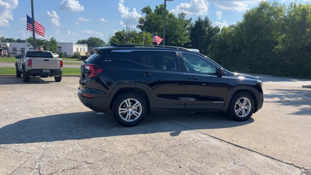 Used 2023 GMC Terrain SLE w/ Driver Convenience Package FWD image 9