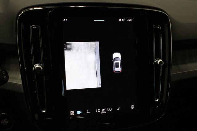 Used 2025 Volvo XC40 B5 Plus image 39