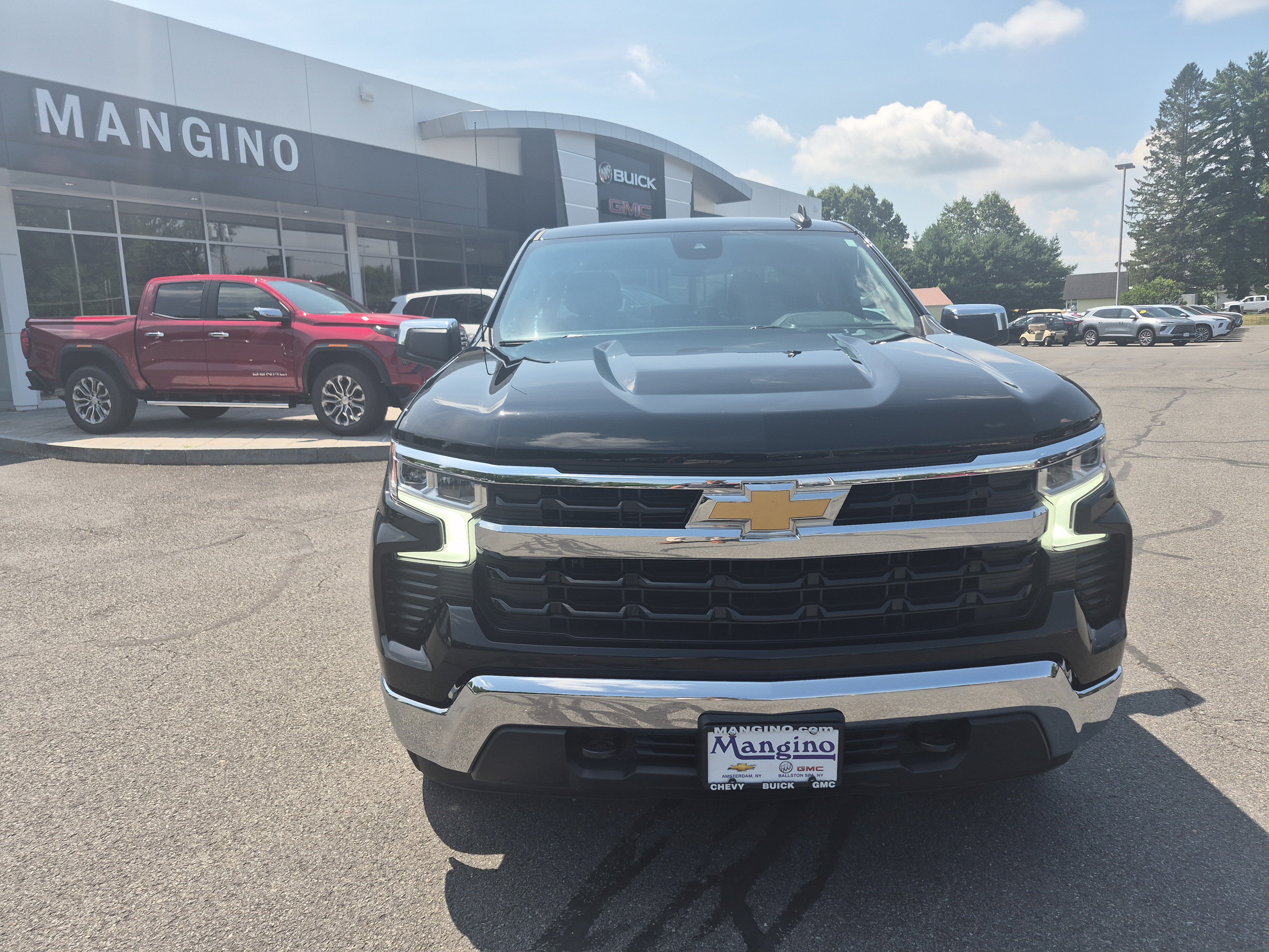 Used 2023 Chevrolet Silverado 1500 LT AWD/4WD image 8