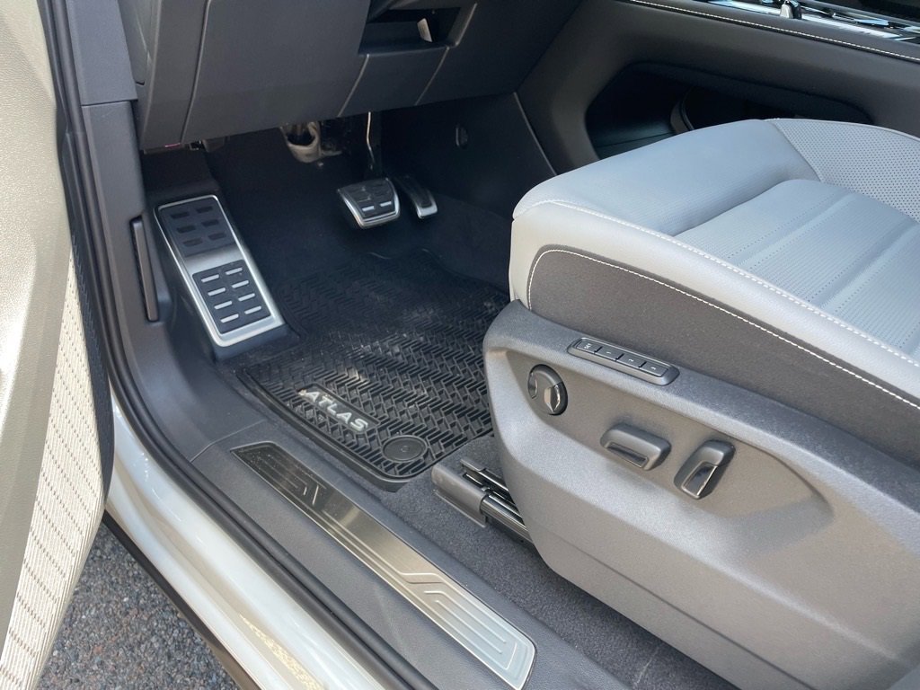 New 2026 Volkswagen Atlas Cross Sport SEL R-Line image 15