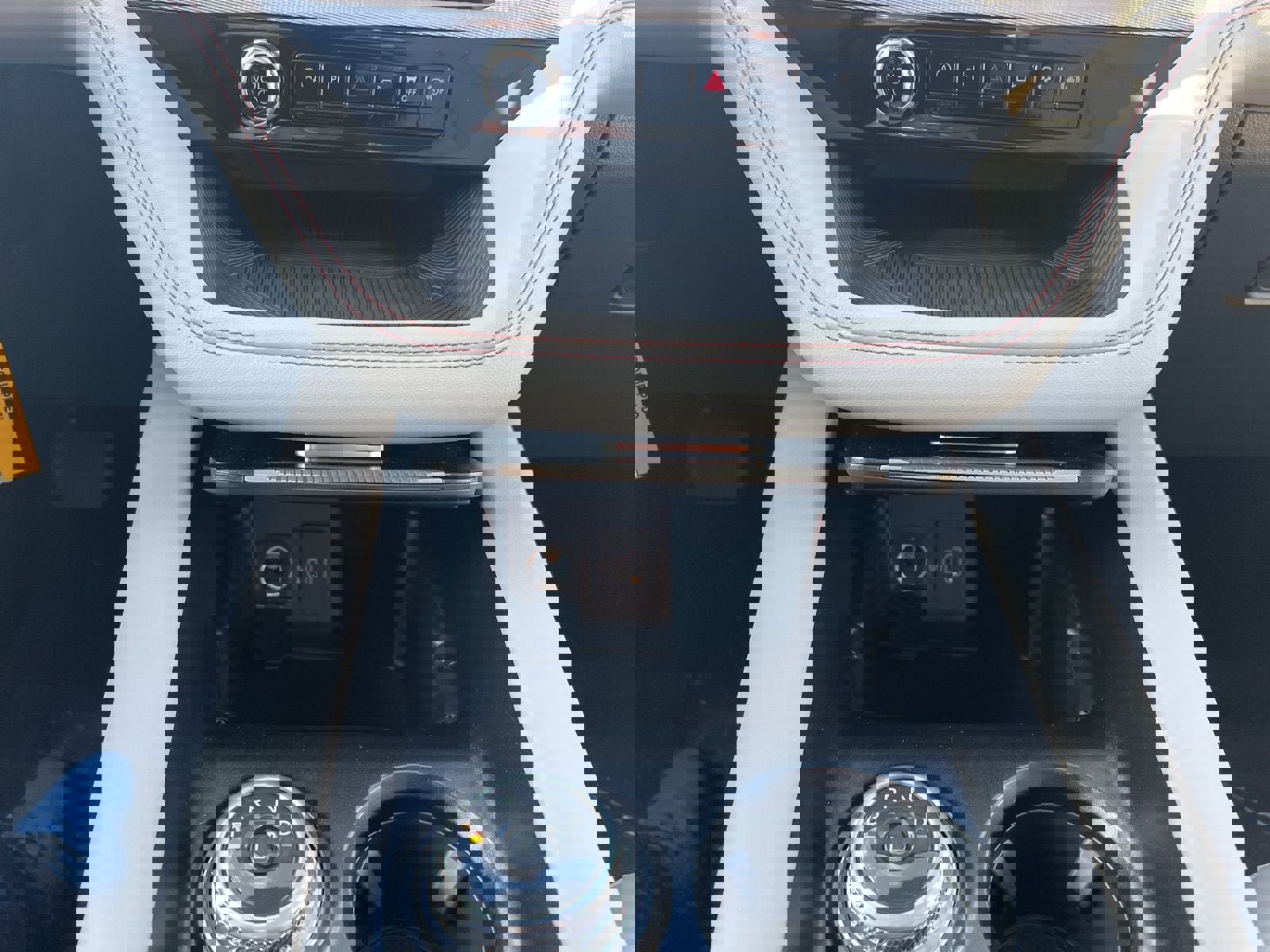 New 2025 Ford Explorer Active w/ Active Comfort Package image 26