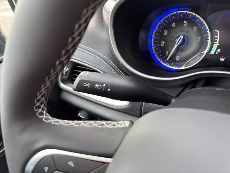 New 2026 Chrysler Pacifica Select image 28