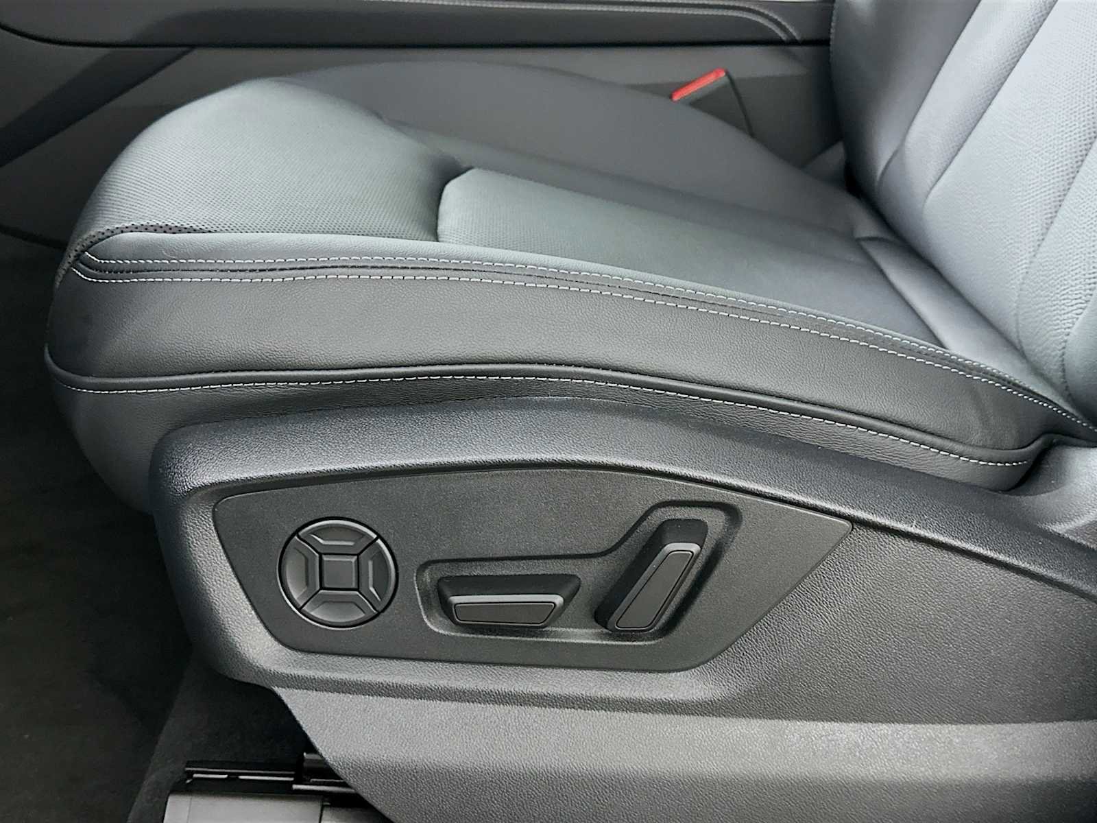 New 2026 Audi Q8 Premium Plus image 18