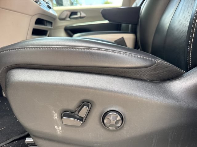 Used 2024 Chrysler Pacifica Touring-L FWD image 15