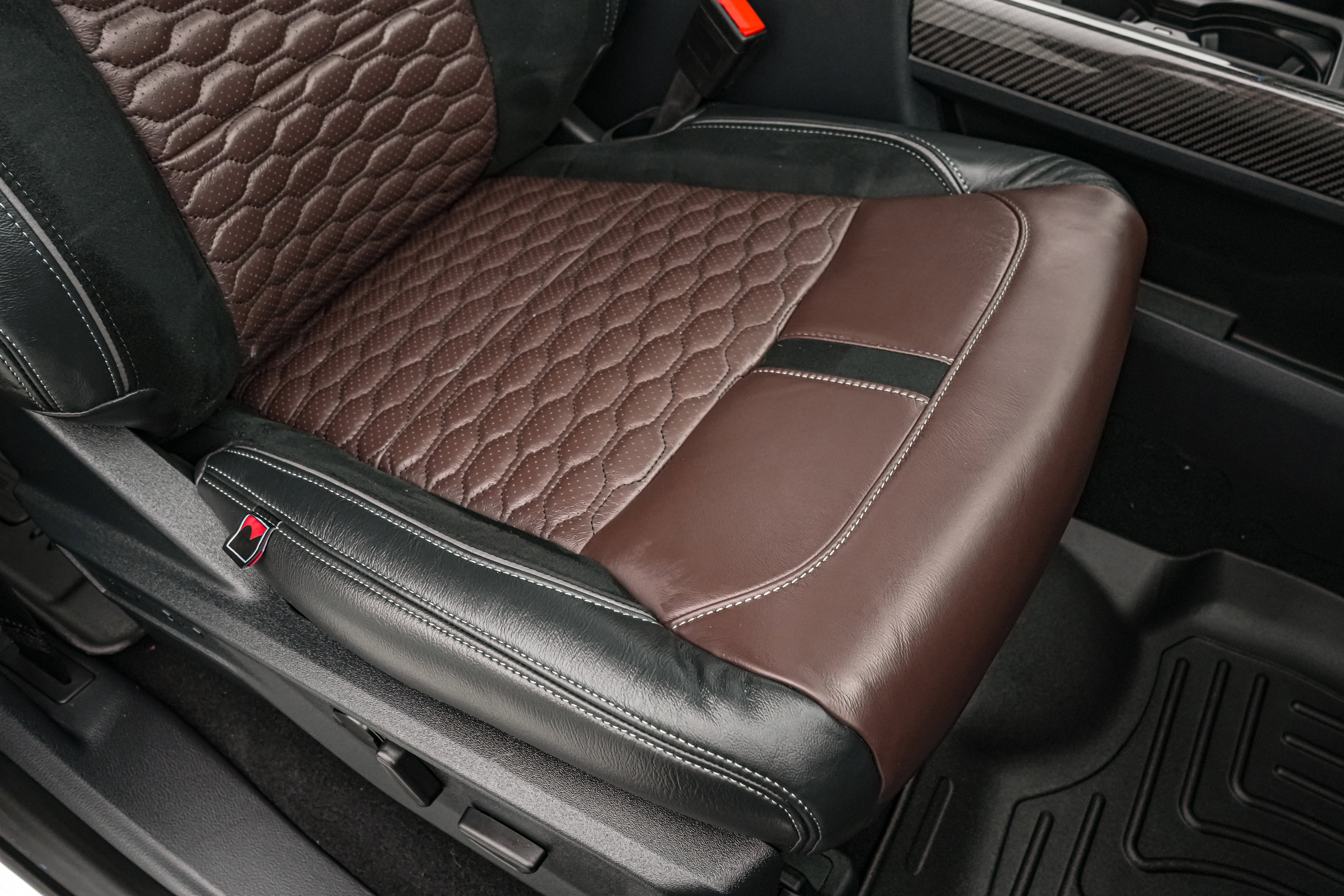 New 2026 Ford F250 Lariat w/ Black Appearance Package image 39