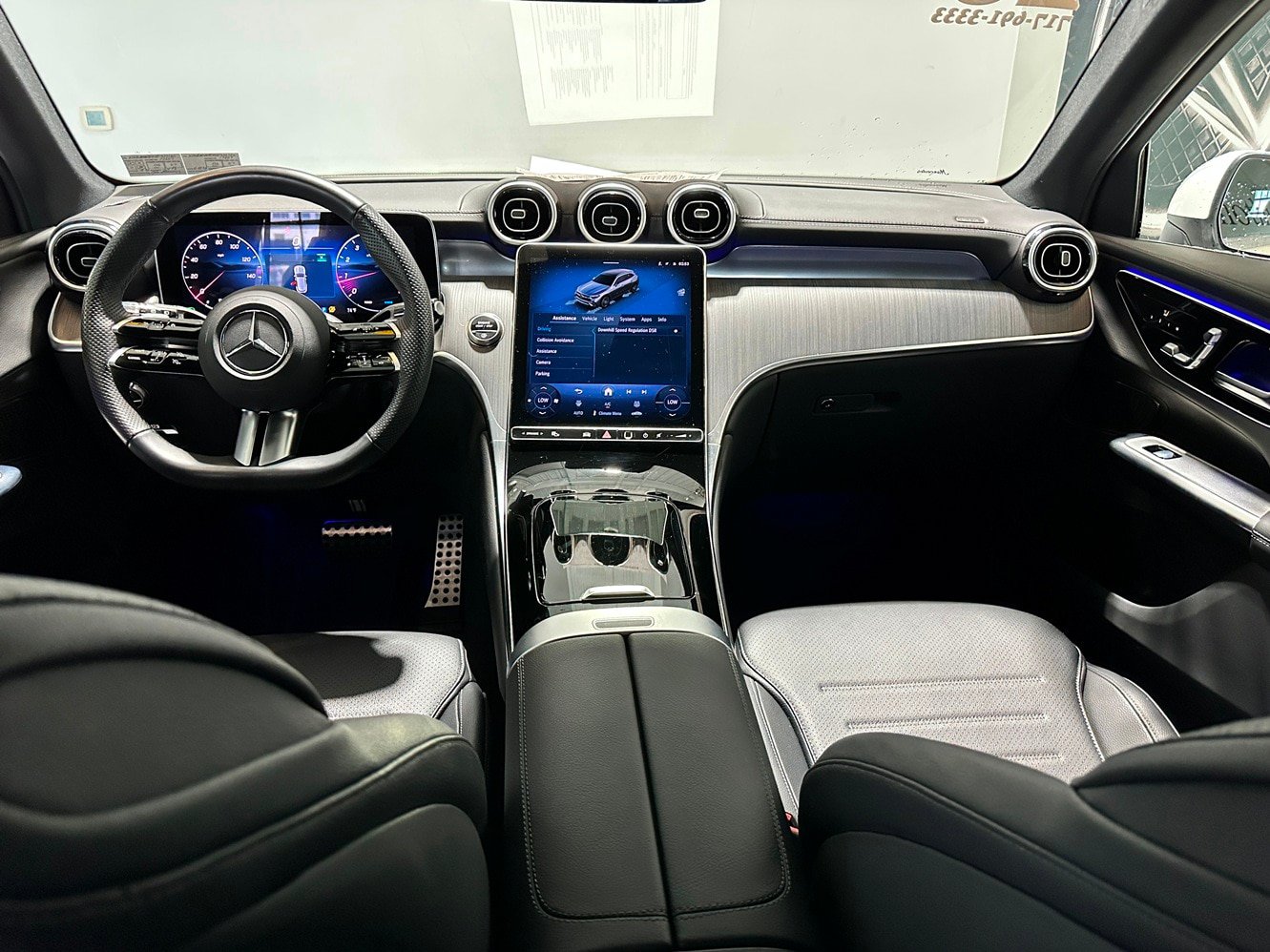Used 2025 Mercedes-Benz GLC 300 4MATIC image 9