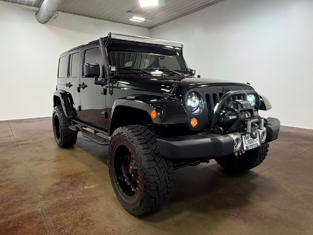 Used 2015 Jeep Wrangler Unlimited Sahara w/ Connectivity Group AWD/4WD image 30