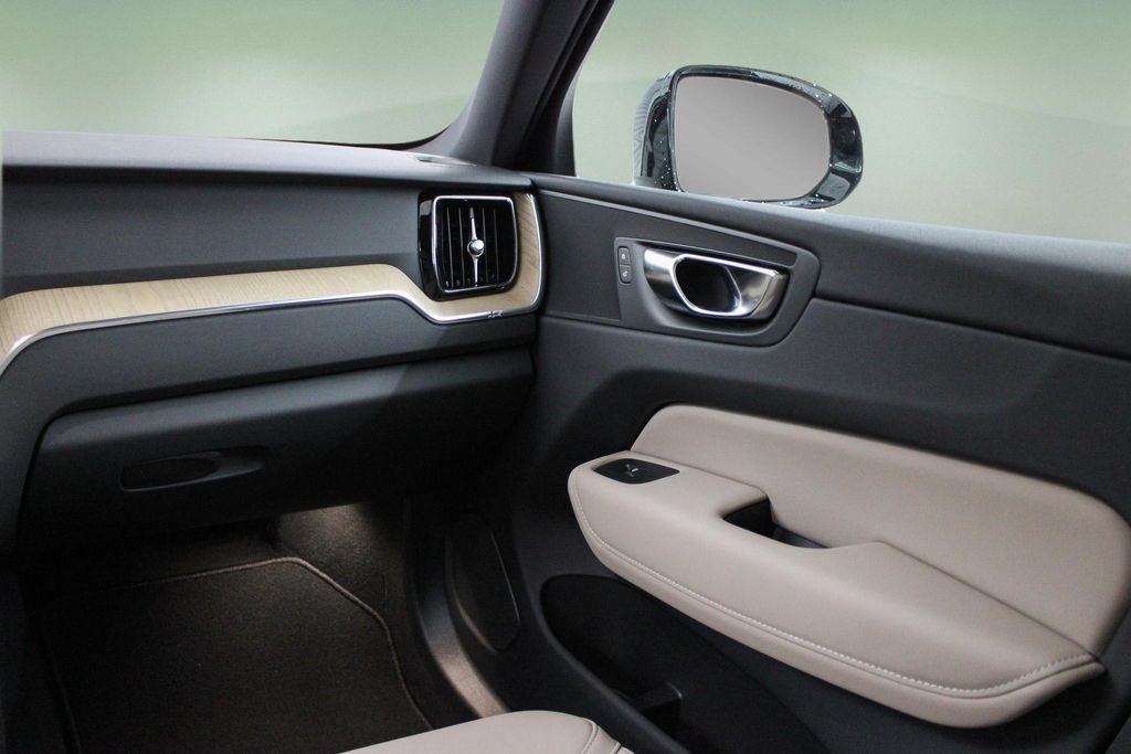 New 2026 Volvo XC60 B5 Core AWD/4WD image 20