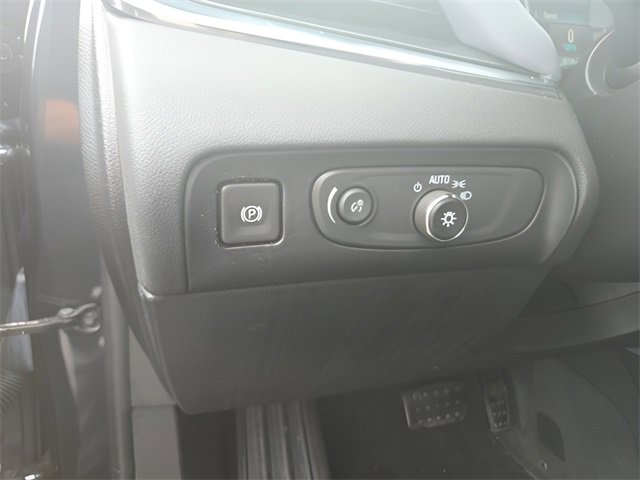 Used 2018 Buick Enclave Essence image 12