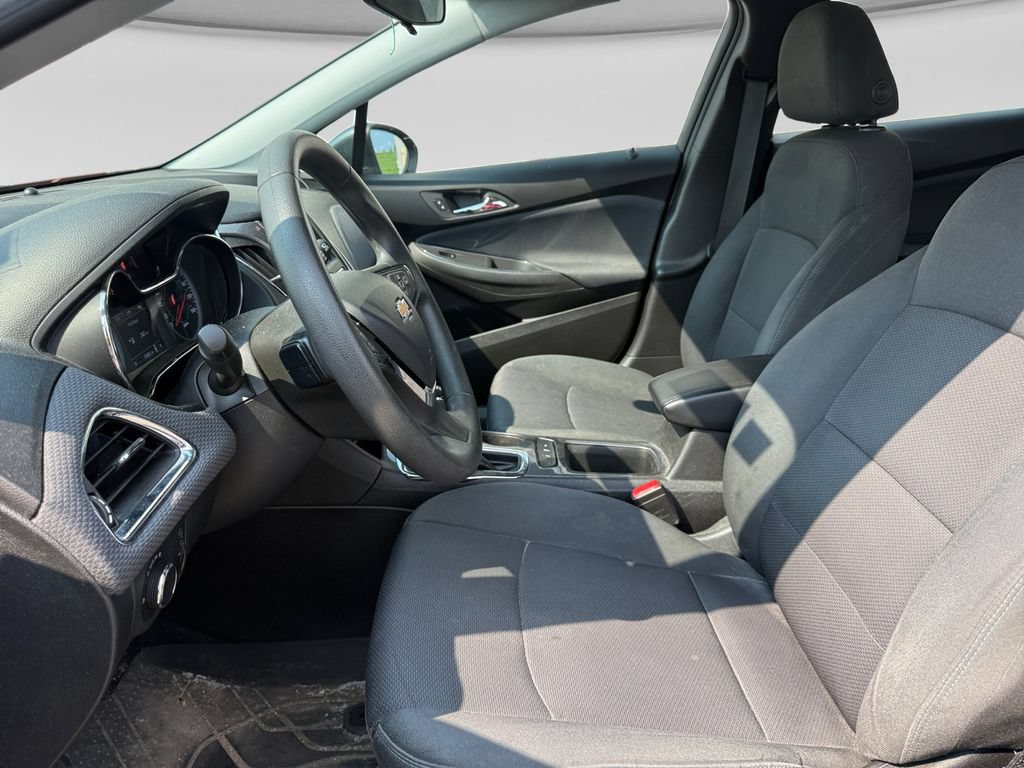 Used 2019 Chevrolet Cruze LT w/ LT True North Edition FWD image 20