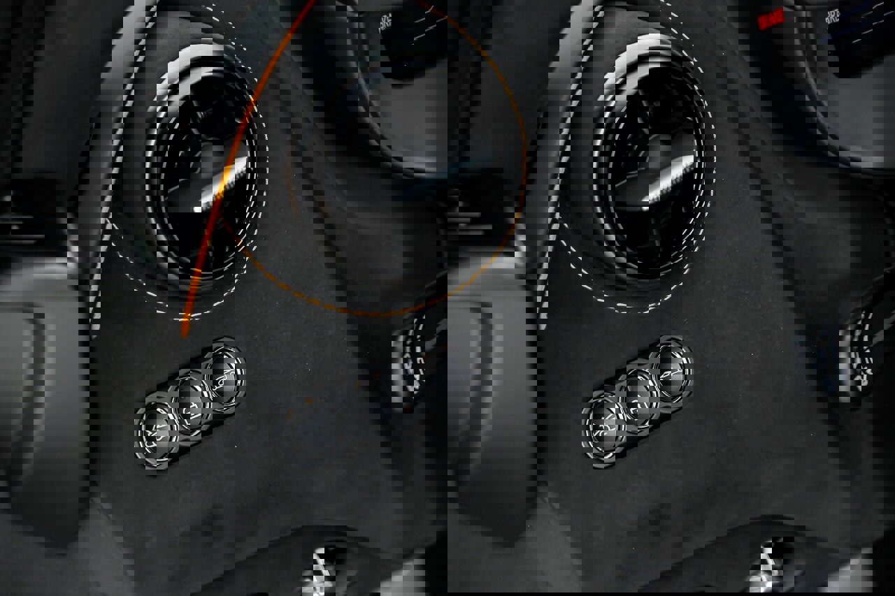 Used 2024 McLaren 750S Spider RWD image 25