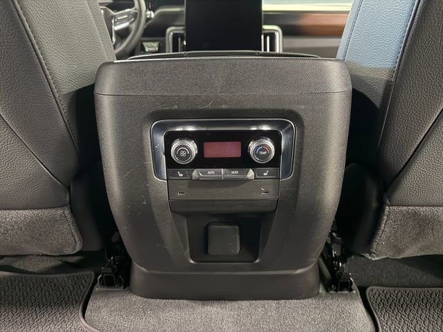 Used 2025 GMC Yukon Denali RWD image 29
