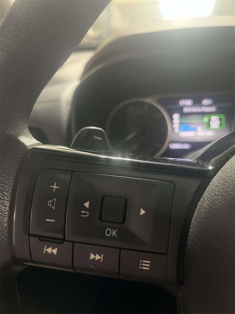 Used 2023 Nissan Rogue SV image 24