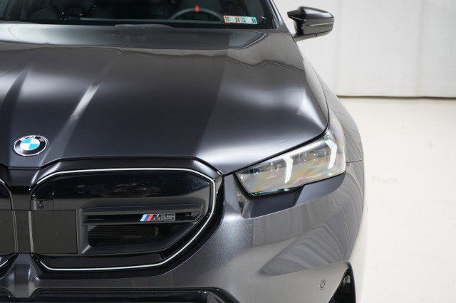 Used 2025 BMW M5 w/ Executive Package image 7
