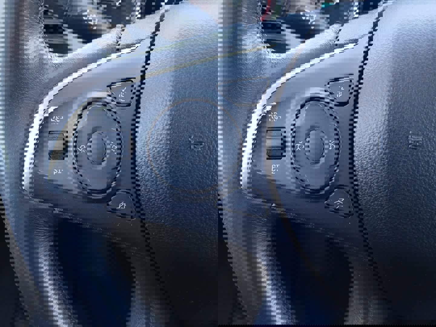 Used 2019 Buick Enclave Essence image 18