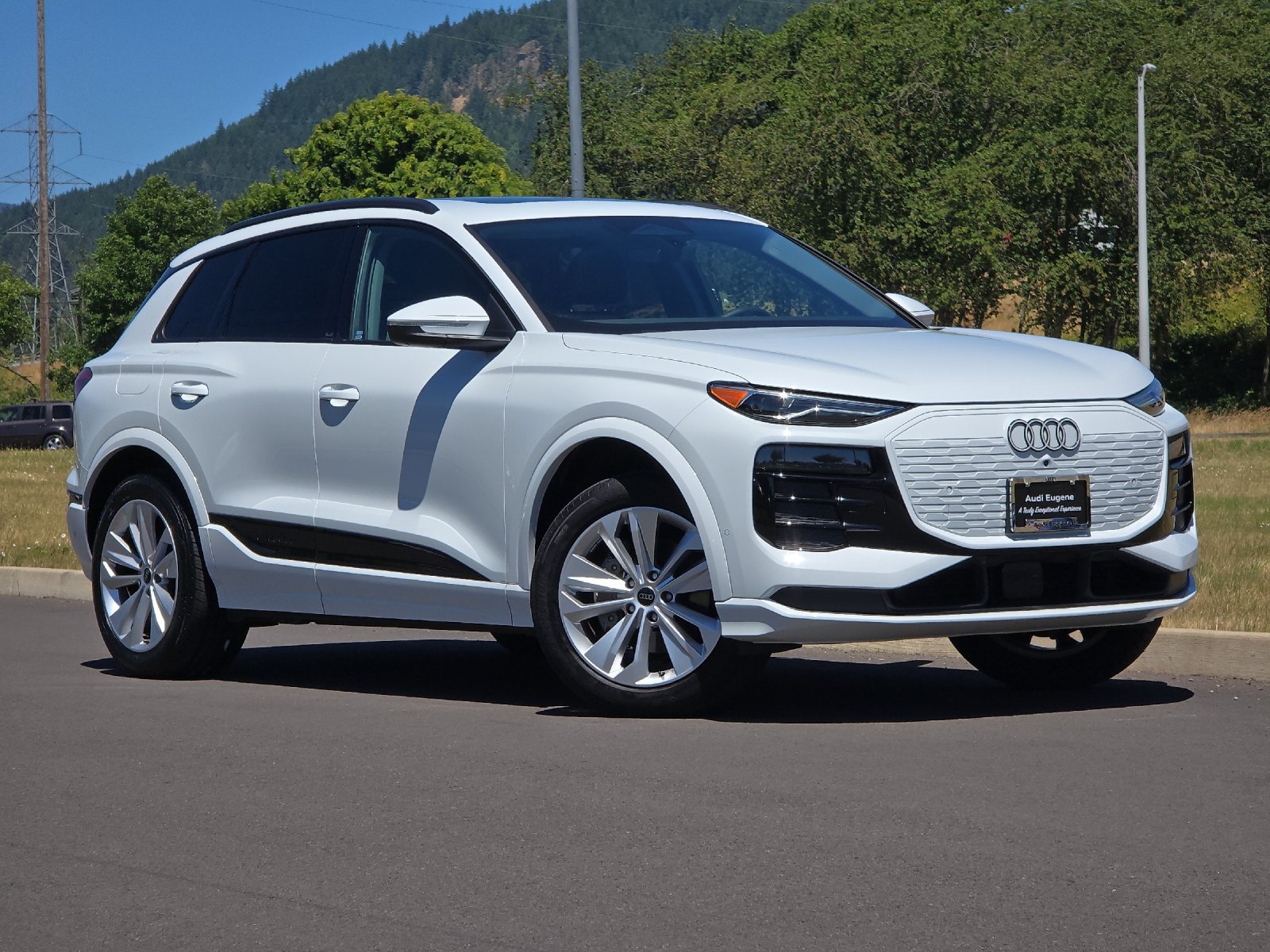 Used 2025 Audi Q6 e-tron Premium RWD image 1