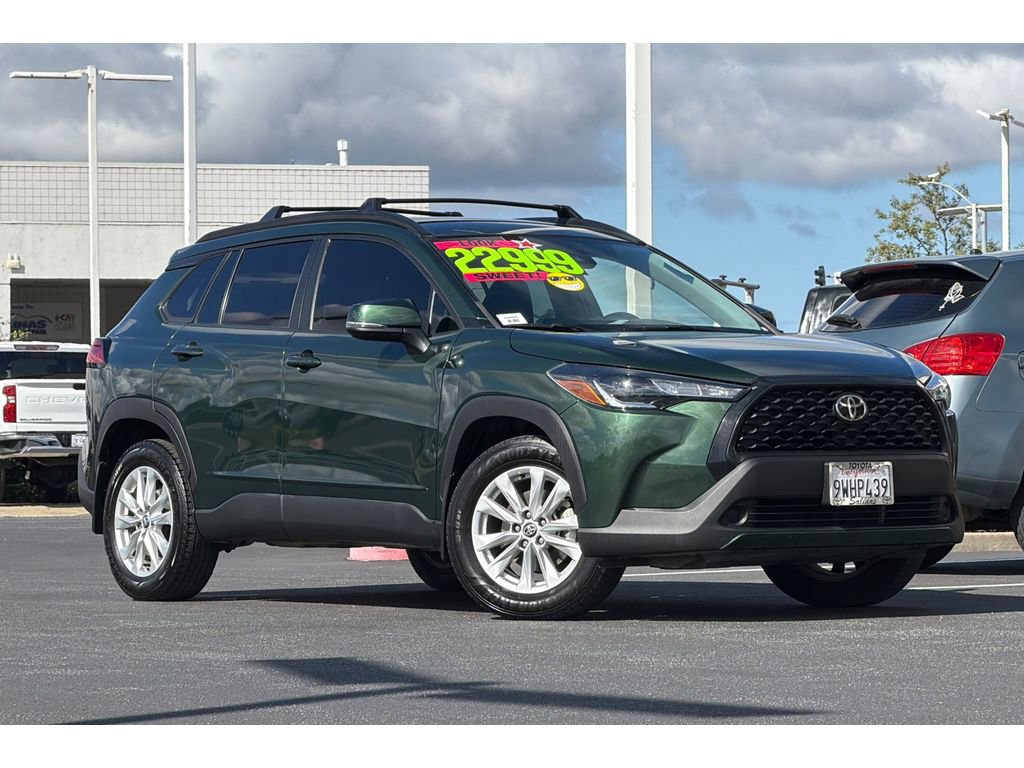 Used 2022 Toyota Corolla Cross LE AWD/4WD image 2