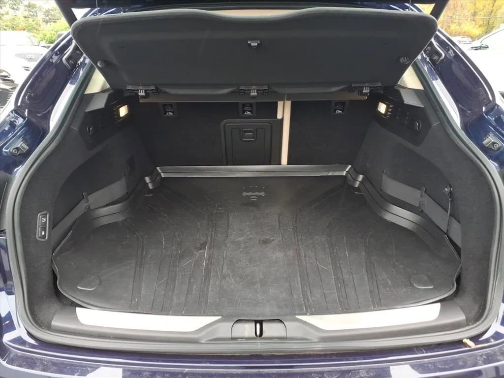 Used 2018 Maserati Levante GranLusso image 19