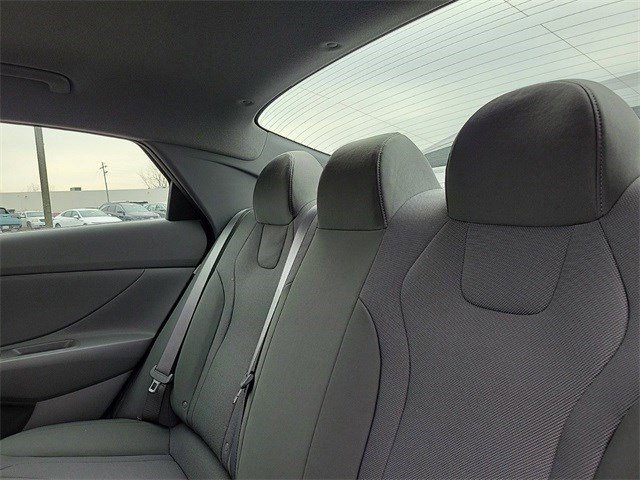Used 2025 Hyundai Elantra SE image 38