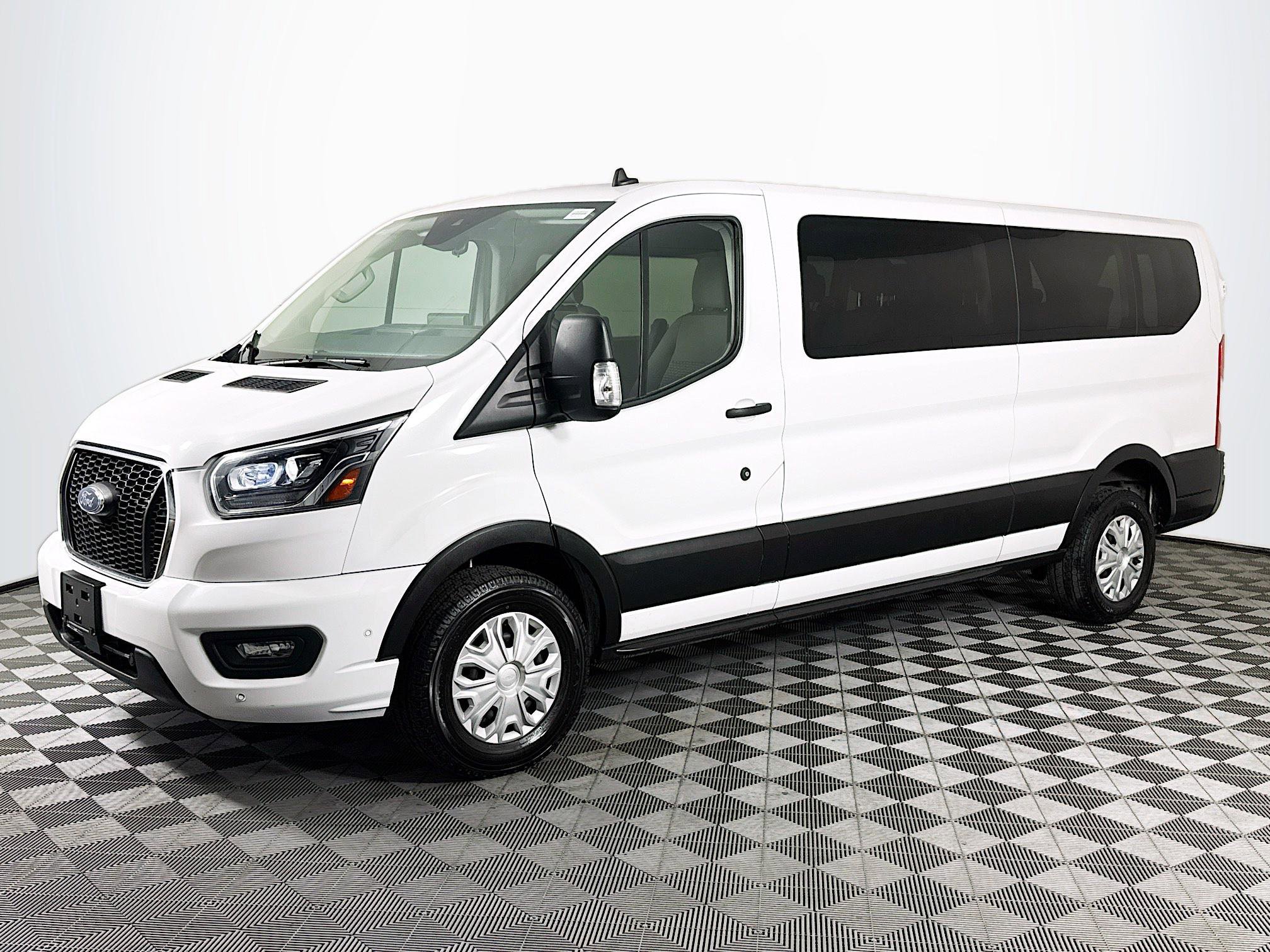 Used 2023 Ford Transit 350 XLT image 4