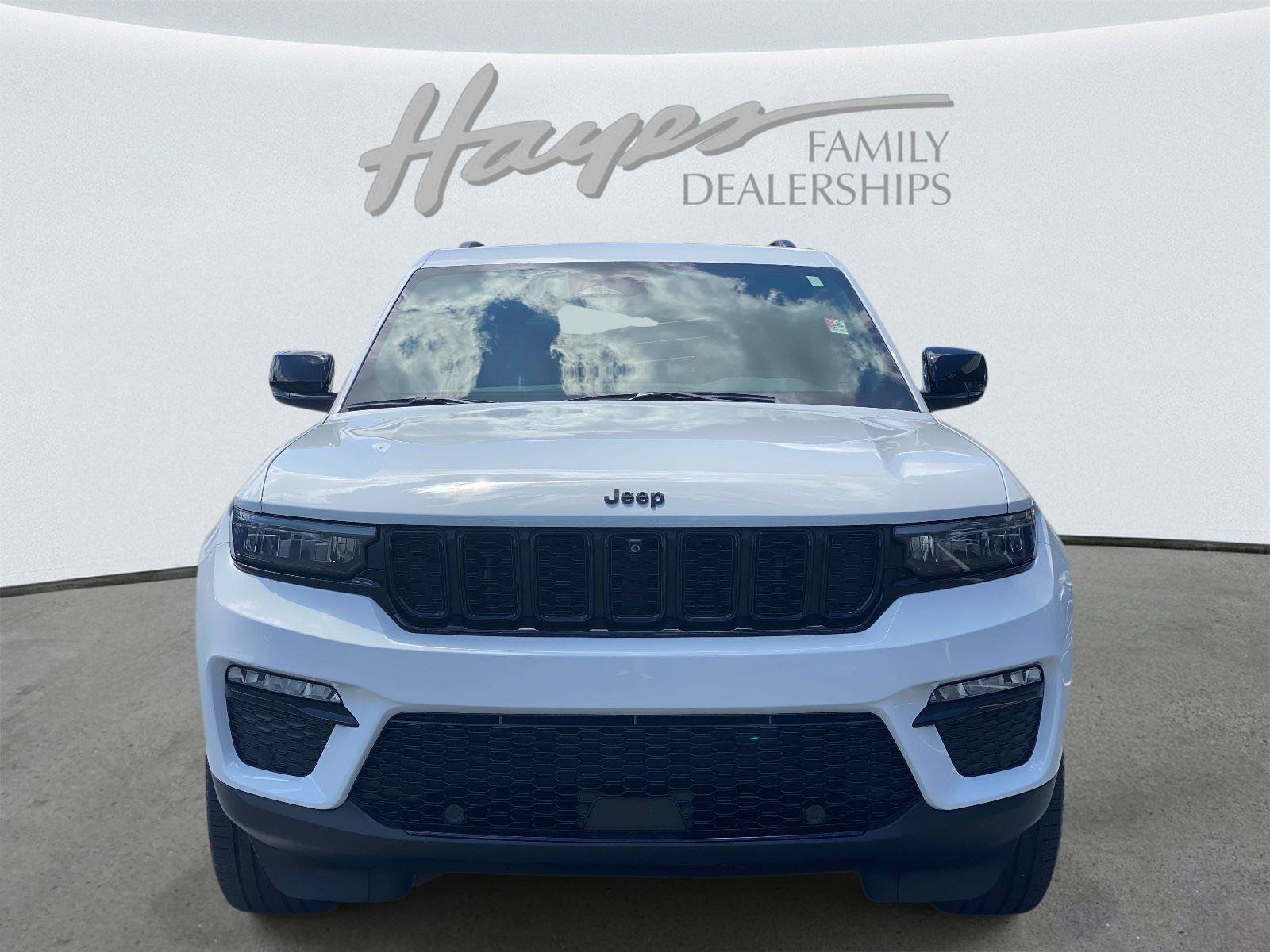 Used 2025 Jeep Grand Cherokee Limited w/ Luxury Tech Group II RWD image 11