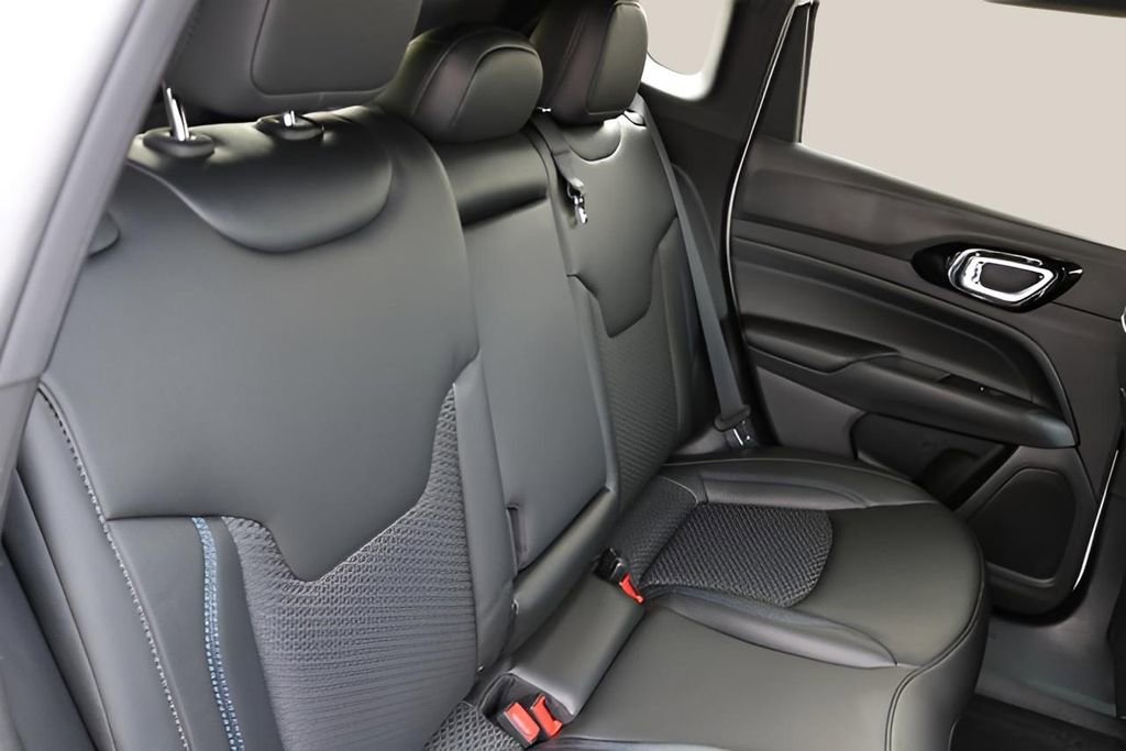 New 2026 Jeep Compass Latitude AWD/4WD image 17