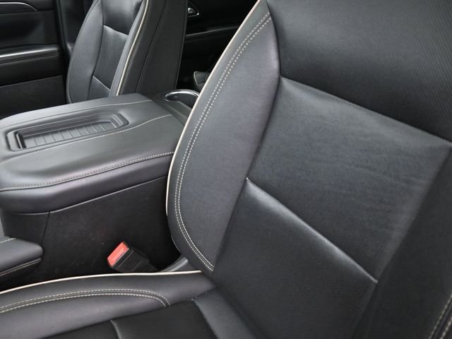Used 2022 GMC Yukon SLT w/ SLT Premium Package image 17