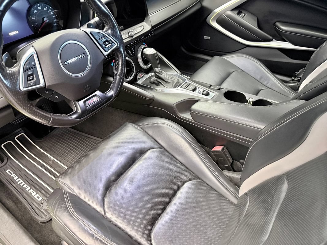Used 2020 Chevrolet Camaro SS RWD image 9