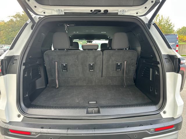 Used 2025 Chevrolet Traverse LT image 14