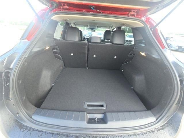 New 2025 Nissan Kicks SR FWD image 16