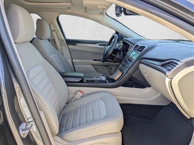 Used 2020 Ford Fusion SE FWD image 21