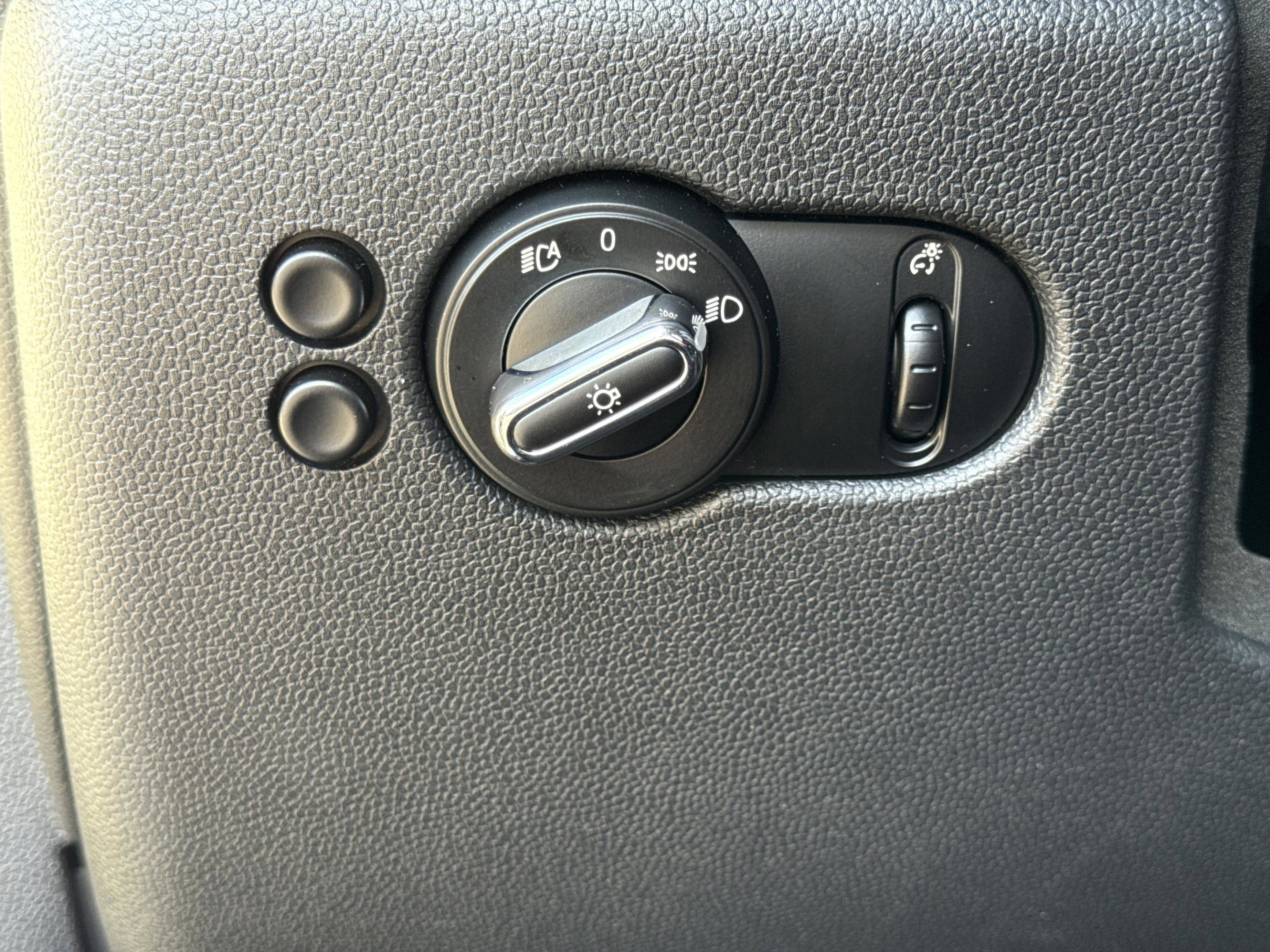 Used 2019 MINI Cooper S image 17