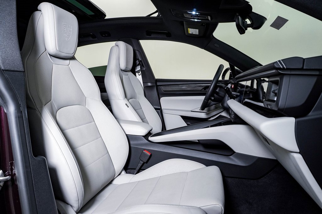 New 2025 Porsche Macan 4 Electric image 15