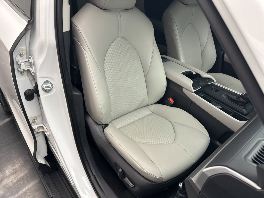 Used 2024 Toyota Grand Highlander XLE image 9