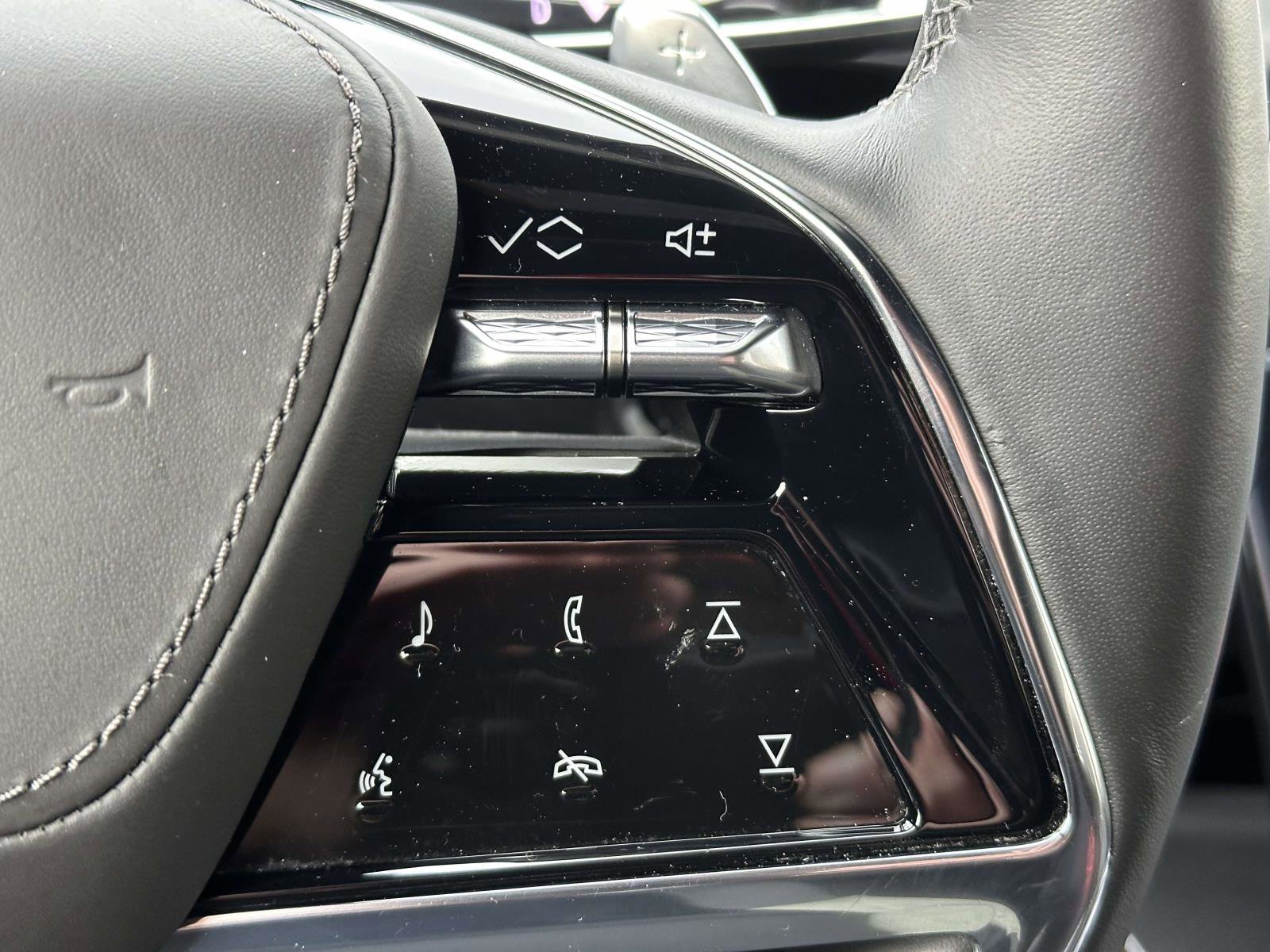 Used 2025 Cadillac Escalade Sport Platinum w/ LPO, ONYX Package image 24